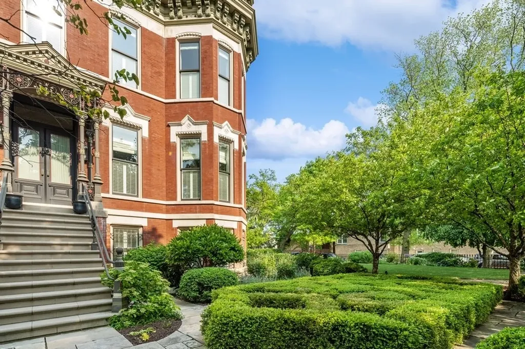 1407 North Hoyne Avenue Chicago IL 60622