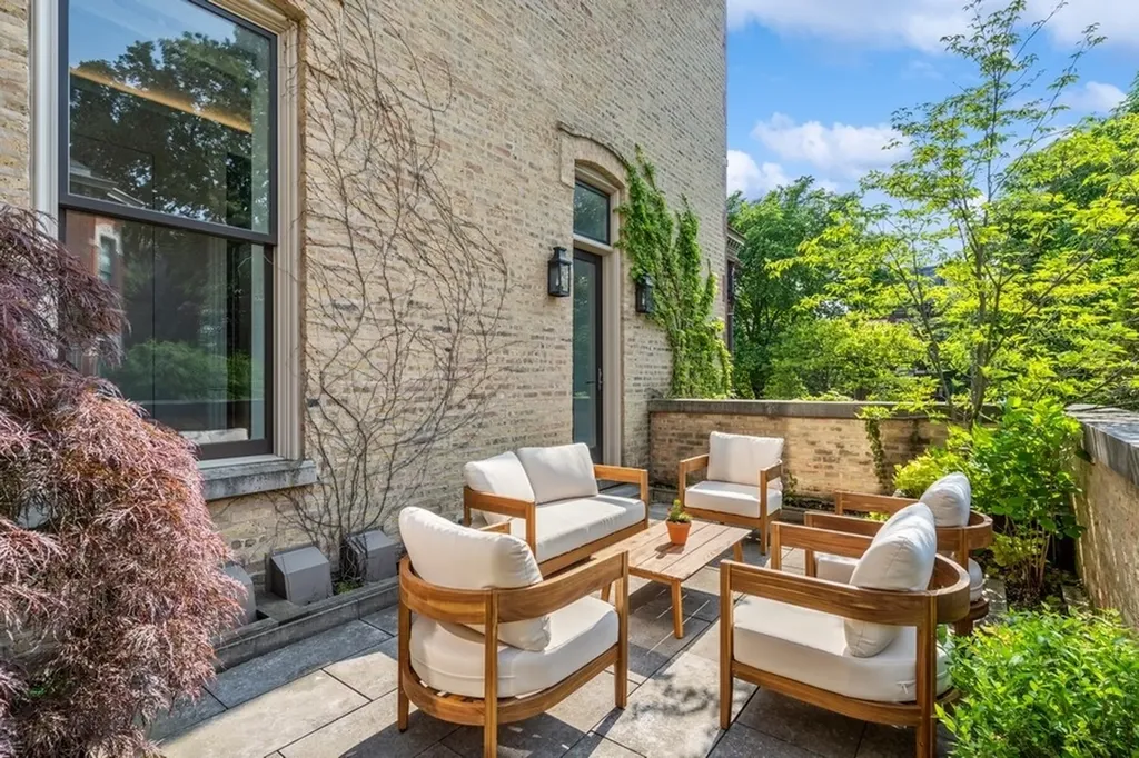 1407 North Hoyne Avenue Chicago IL 60622