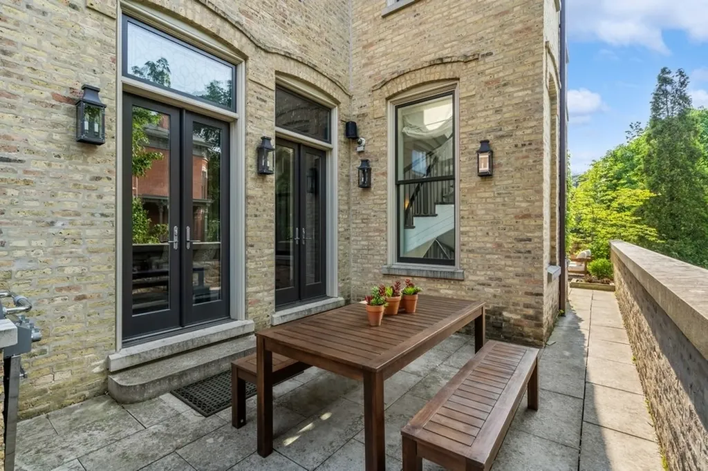 1407 North Hoyne Avenue Chicago IL 60622