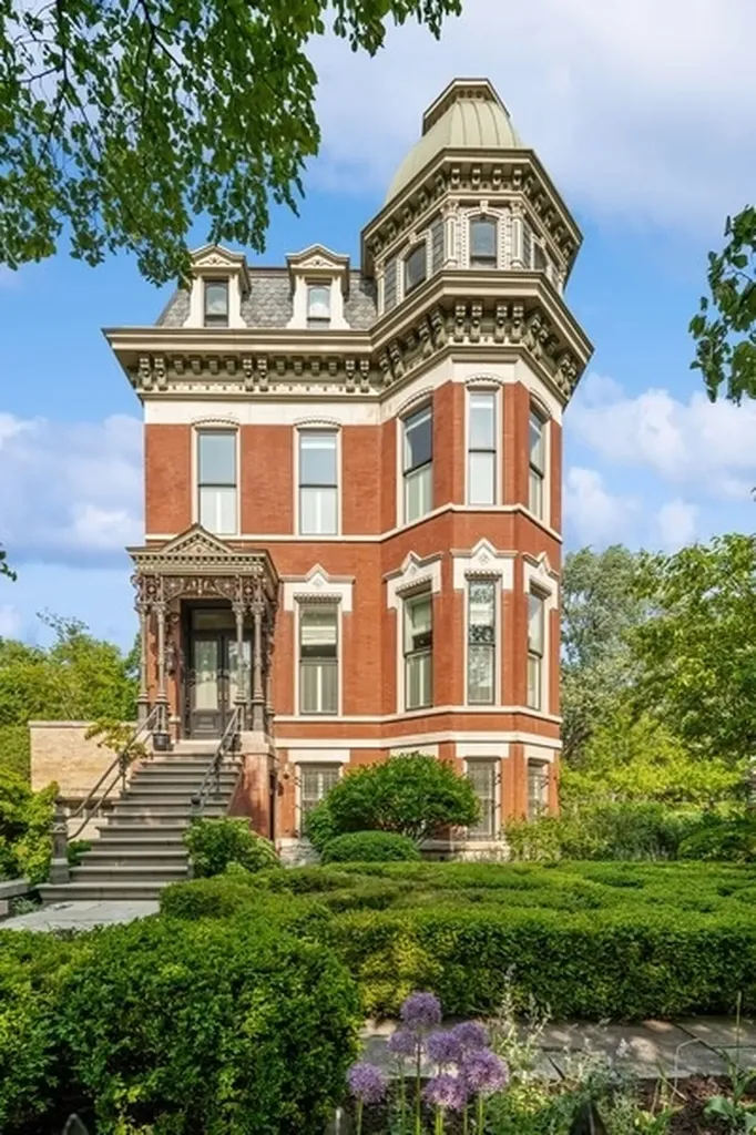 1407 North Hoyne Avenue Chicago IL 60622