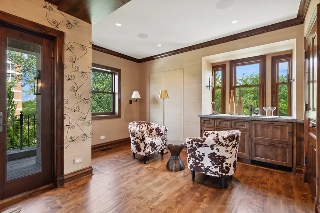 1407 North Hoyne Avenue Chicago IL 60622