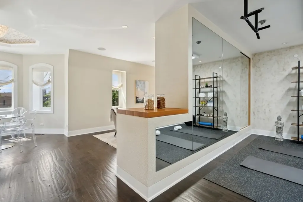 1407 North Hoyne Avenue Chicago IL 60622