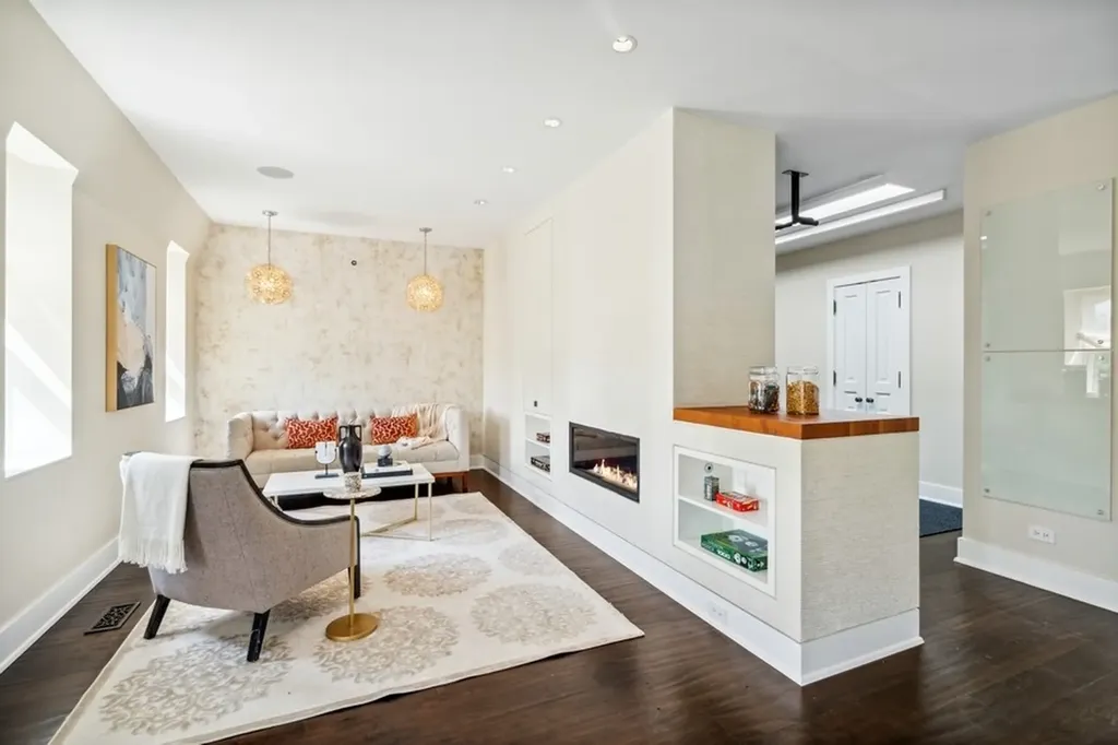 1407 North Hoyne Avenue Chicago IL 60622