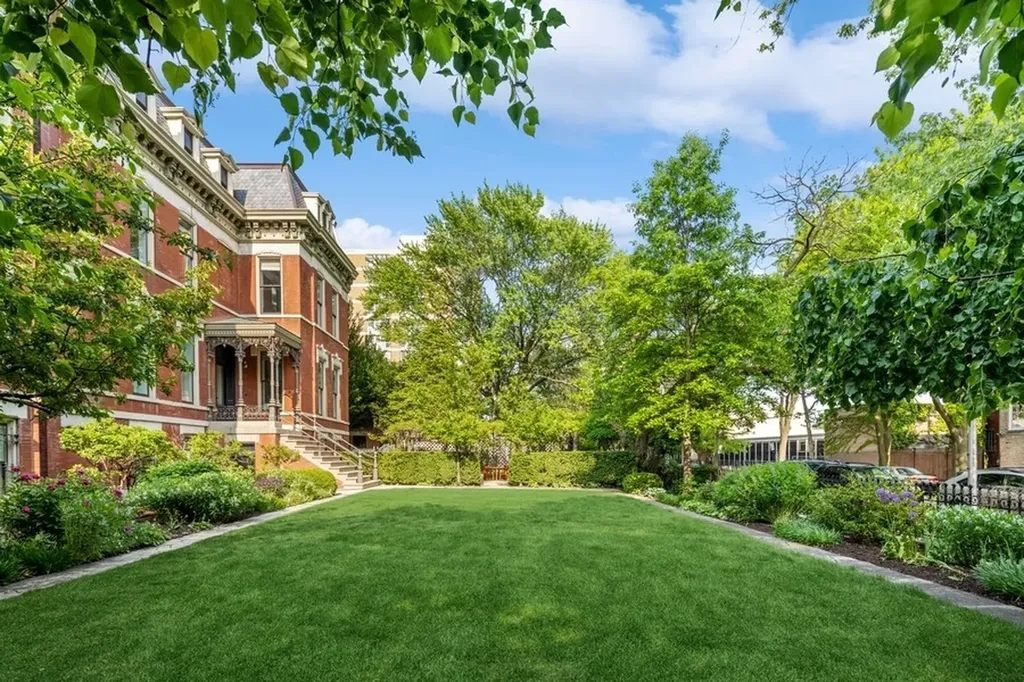 1407 North Hoyne Avenue Chicago IL 60622