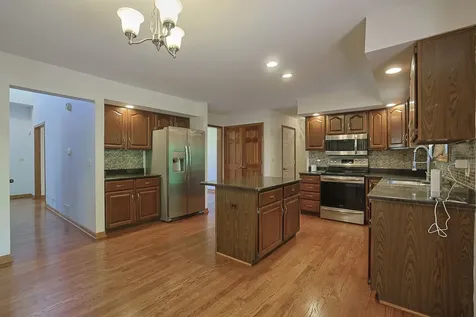 37 Mark Drive Hawthorn Woods IL 60047