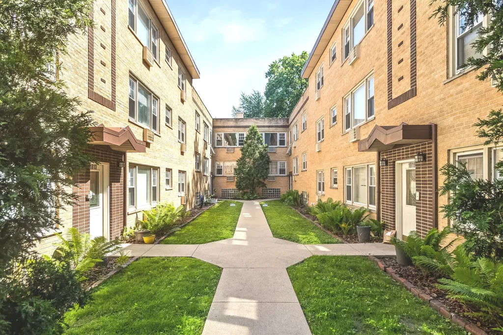 1819 West Touhy Avenue Chicago IL 60626