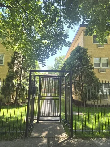 1819 West Touhy Avenue Chicago IL 60626
