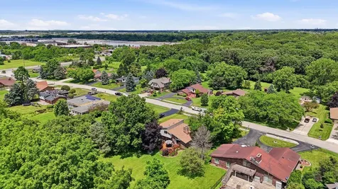 19W471 Deerpath Lane Lemont IL 60439