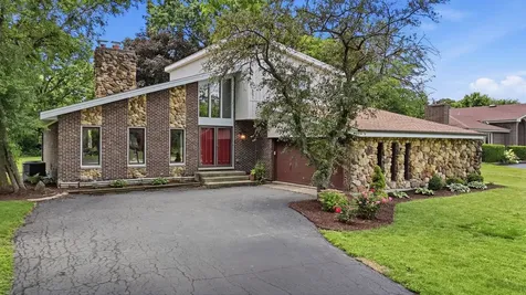 19W471 Deerpath Lane Lemont IL 60439