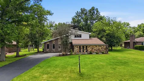 19W471 Deerpath Lane Lemont IL 60439