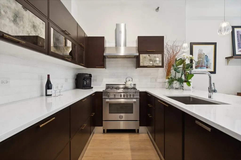 6 North Michigan Avenue Chicago IL 60602
