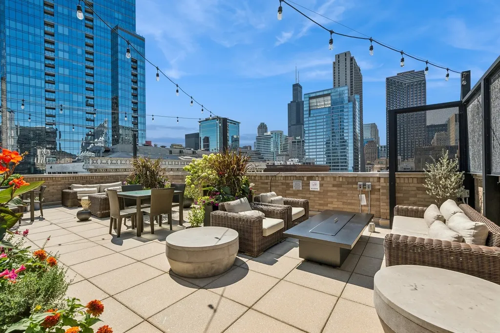 6 North Michigan Avenue Chicago IL 60602