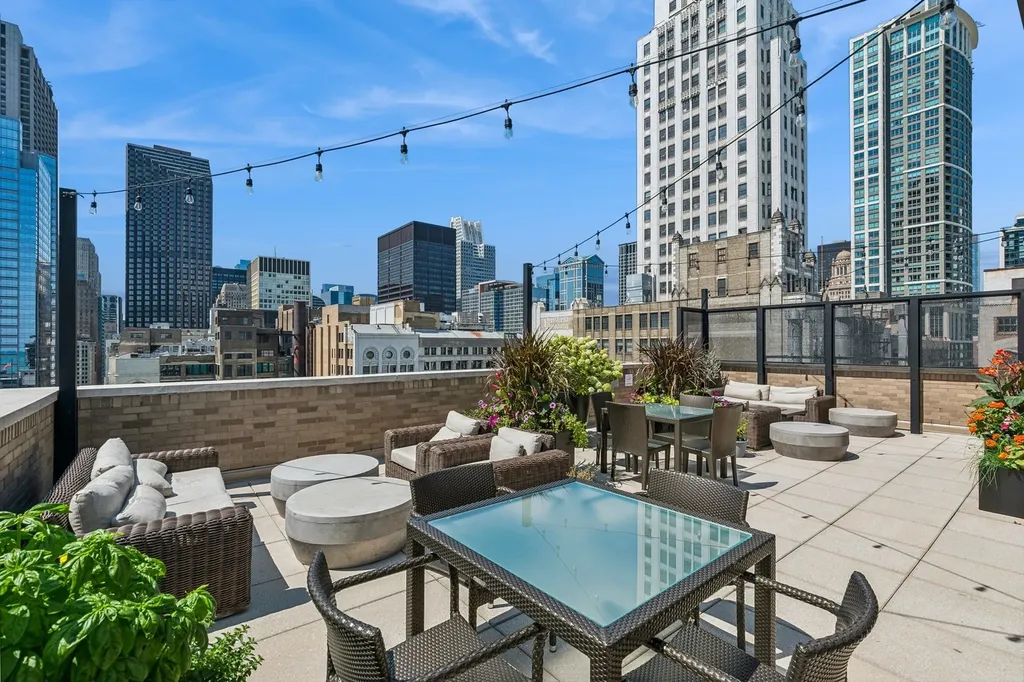 6 North Michigan Avenue Chicago IL 60602