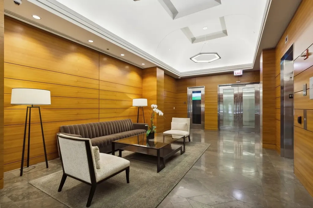 6 North Michigan Avenue Chicago IL 60602