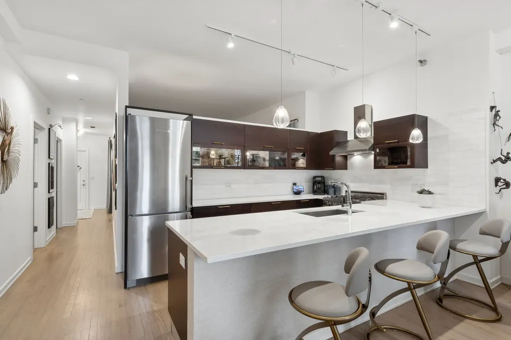 6 North Michigan Avenue Chicago IL 60602