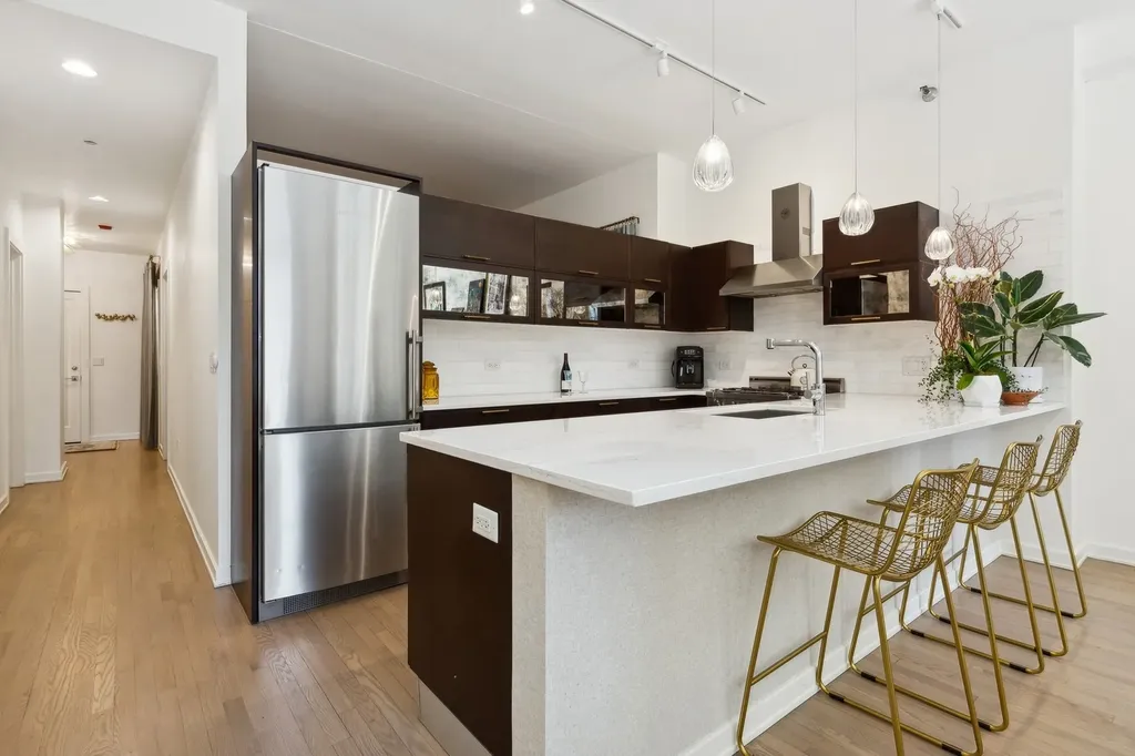 6 North Michigan Avenue Chicago IL 60602
