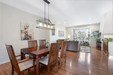 98 Village Station Lane Grayslake IL 60030