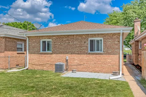 4524 1ST Avenue Lyons IL 60534