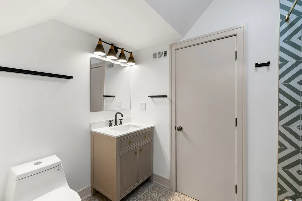 2927 North Rockwell Street Chicago IL 60618