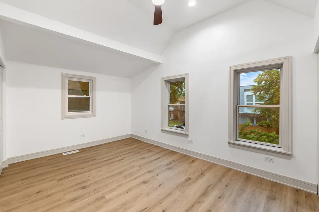 2927 North Rockwell Street Chicago IL 60618