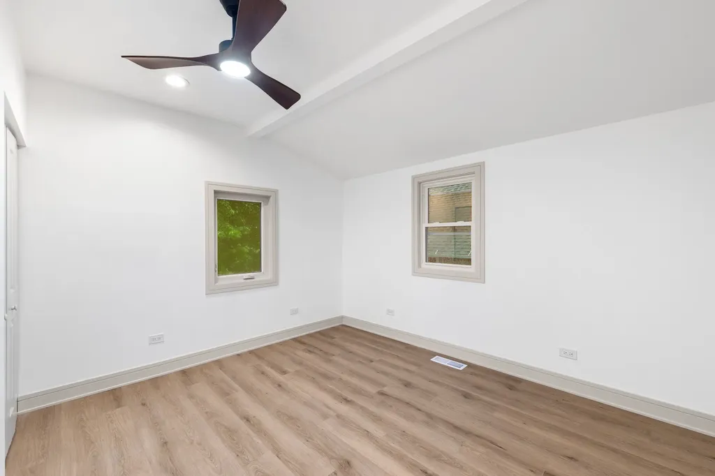 2927 North Rockwell Street Chicago IL 60618