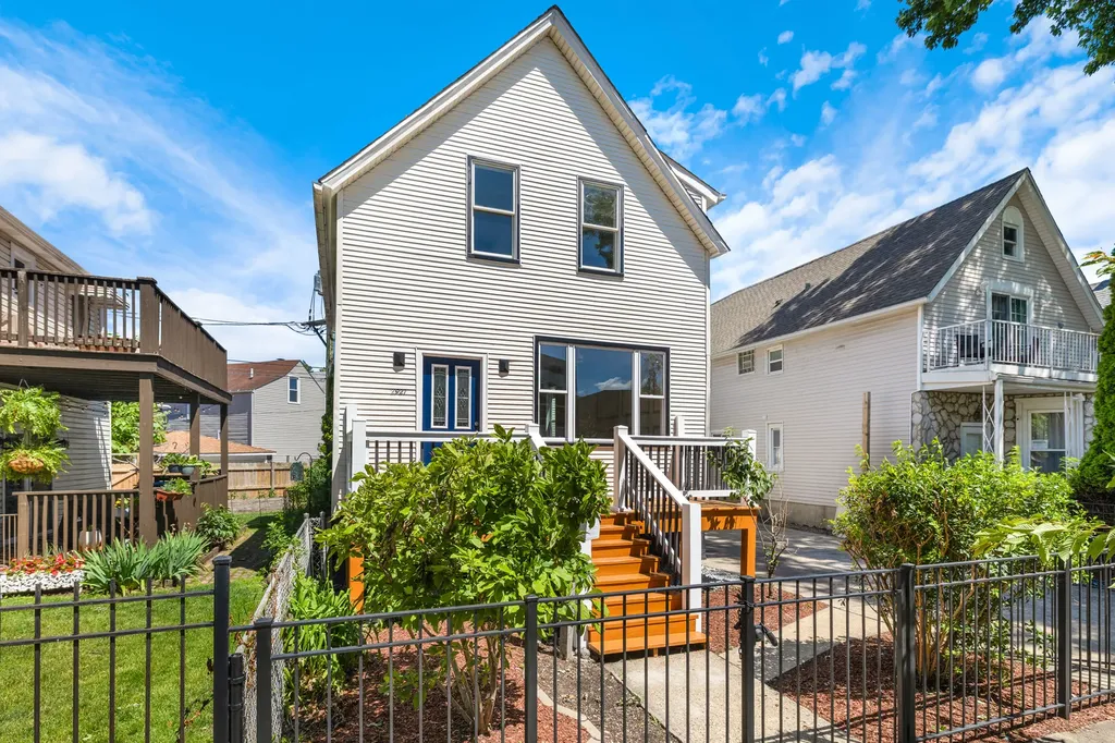 2927 North Rockwell Street Chicago IL 60618