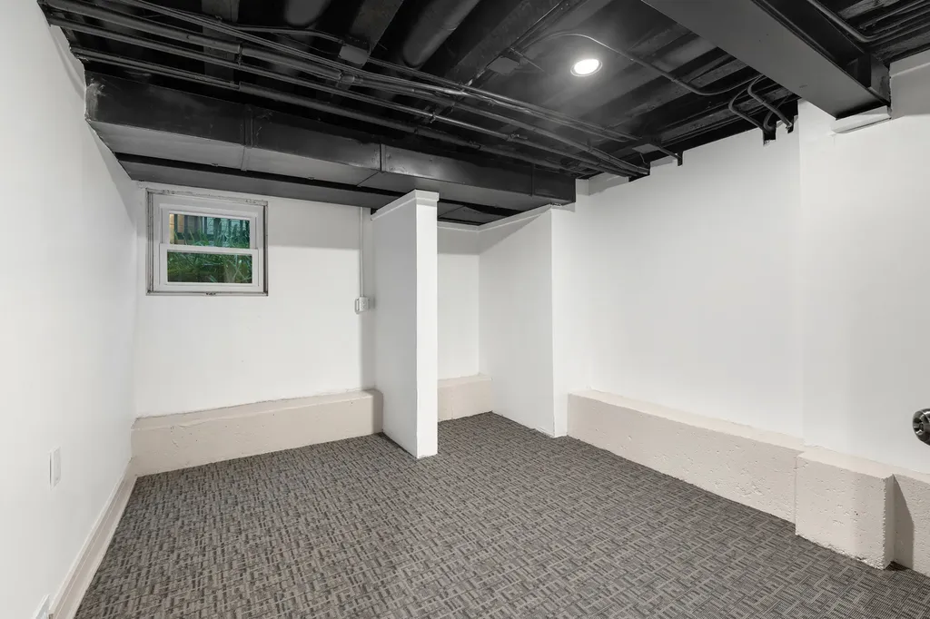 2927 North Rockwell Street Chicago IL 60618