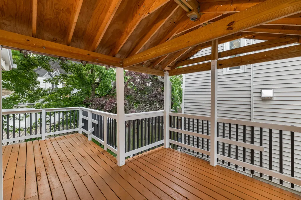2927 North Rockwell Street Chicago IL 60618