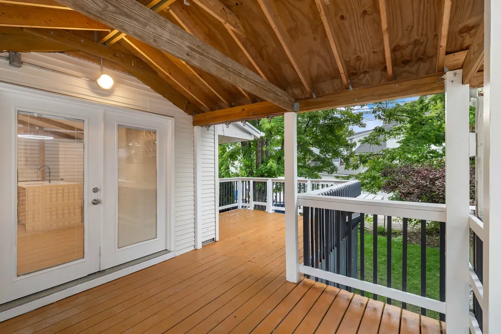 2927 North Rockwell Street Chicago IL 60618