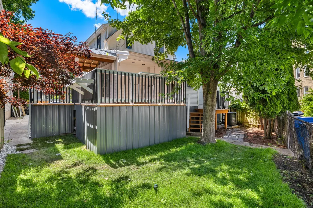 2927 North Rockwell Street Chicago IL 60618