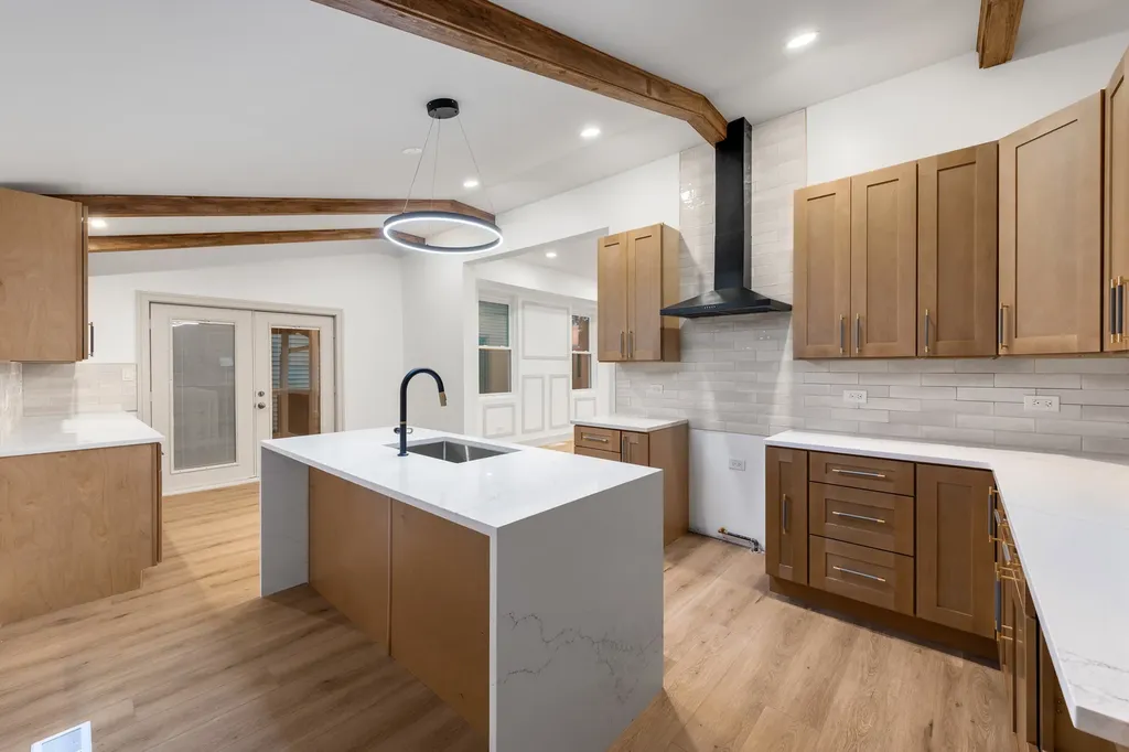 2927 North Rockwell Street Chicago IL 60618