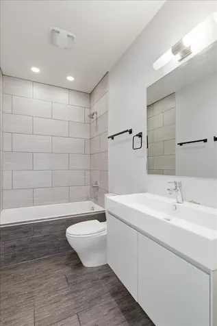 1019 North Cleveland Avenue Chicago IL 60610