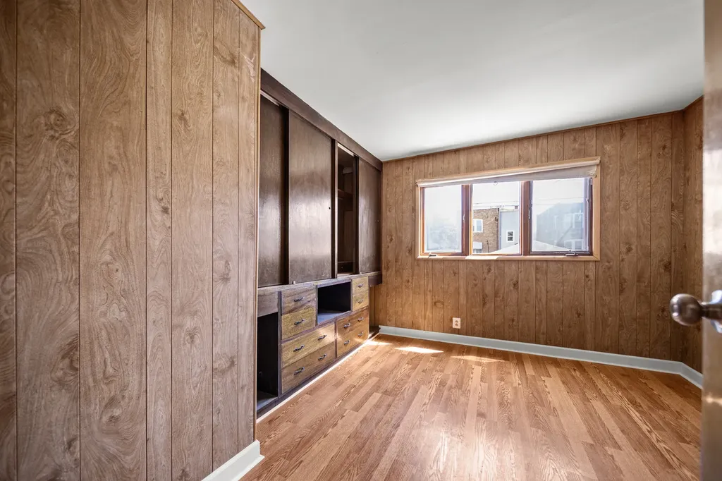 10441 South Avenue H Avenue Chicago IL 60617