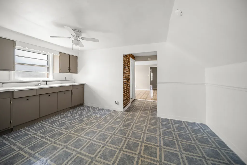 10441 South Avenue H Avenue Chicago IL 60617