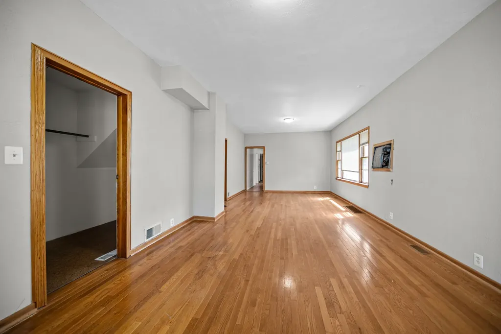 10441 South Avenue H Avenue Chicago IL 60617