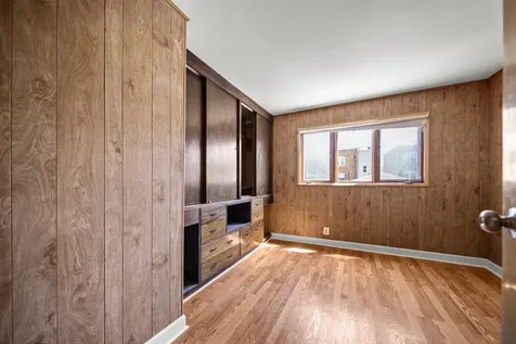 10441 South Avenue H Avenue Chicago IL 60617