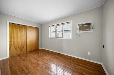 10441 South Avenue H Avenue Chicago IL 60617