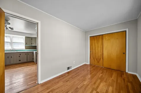 10441 South Avenue H Avenue Chicago IL 60617