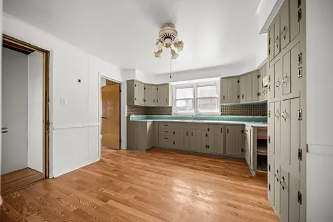 10441 South Avenue H Avenue Chicago IL 60617