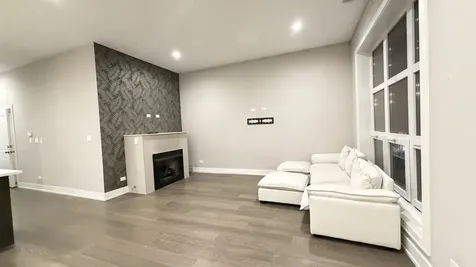 2930 North Lincoln Avenue Chicago IL 60657