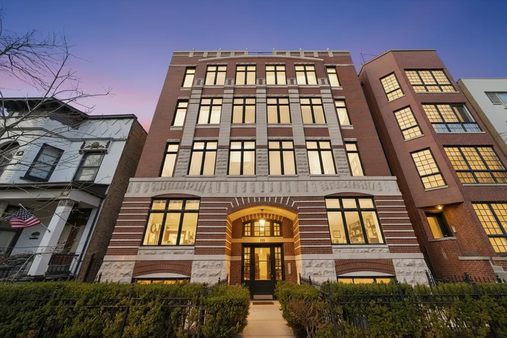 540 West Oakdale Avenue Chicago IL 60657