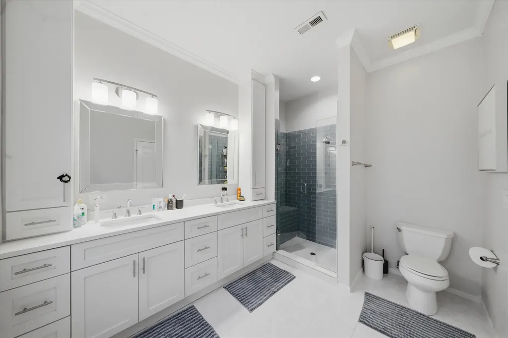 540 West Oakdale Avenue Chicago IL 60657