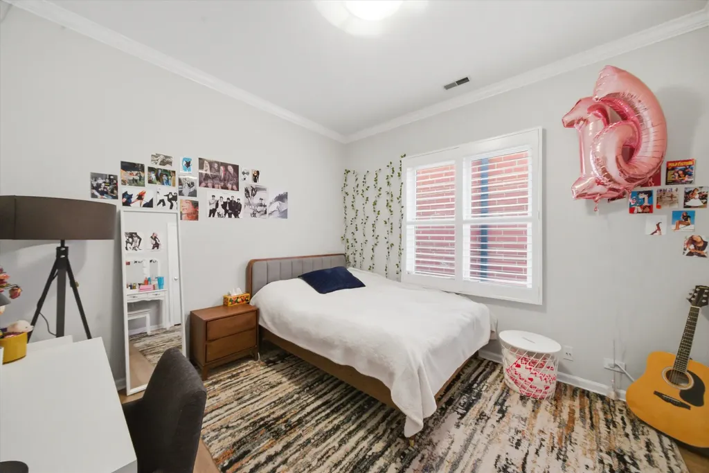540 West Oakdale Avenue Chicago IL 60657
