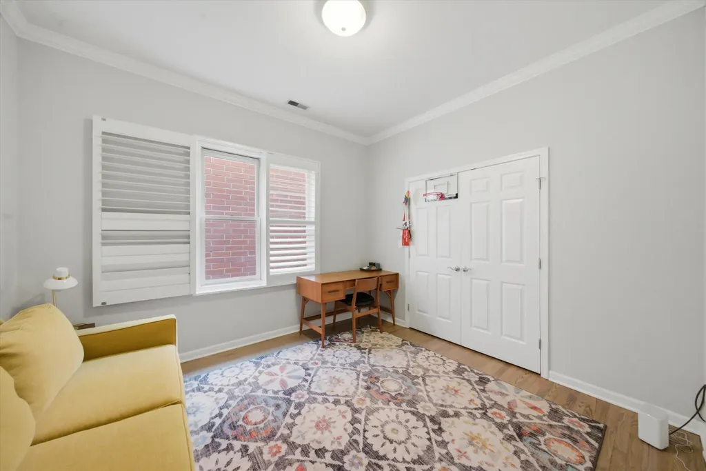 540 West Oakdale Avenue Chicago IL 60657