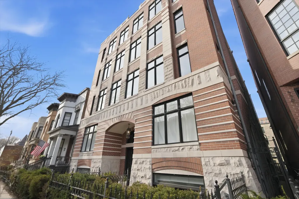 540 West Oakdale Avenue Chicago IL 60657