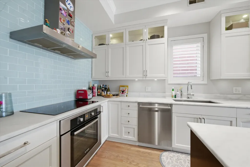 540 West Oakdale Avenue Chicago IL 60657