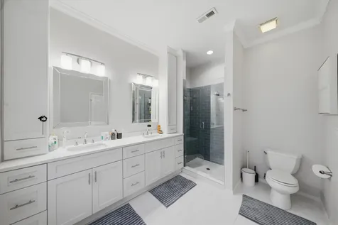 540 West Oakdale Avenue Chicago IL 60657