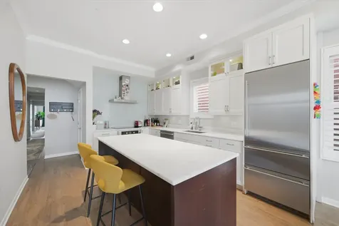 540 West Oakdale Avenue Chicago IL 60657