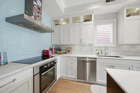 540 West Oakdale Avenue Chicago IL 60657