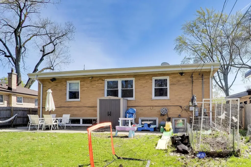 4050 Church Street Skokie IL 60076